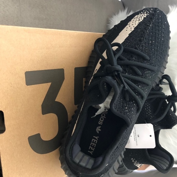 Adidas Yeezy Boost 350 V2 Oreo Size 8 main image 6
